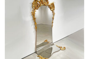 Giampiero Romanò, Metamorphosis (2022), wood, gold leaf, and polished steel, 200 x 120 x 55 cm